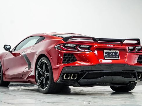 Used 2021 Chevrolet Corvette Stingray Coupe w/ Z51 Performance Package RWD image 13