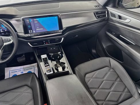 Used 2025 Volkswagen Atlas Cross Sport SE FWD image 29