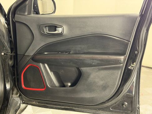 Used 2021 Jeep Compass Trailhawk image 39