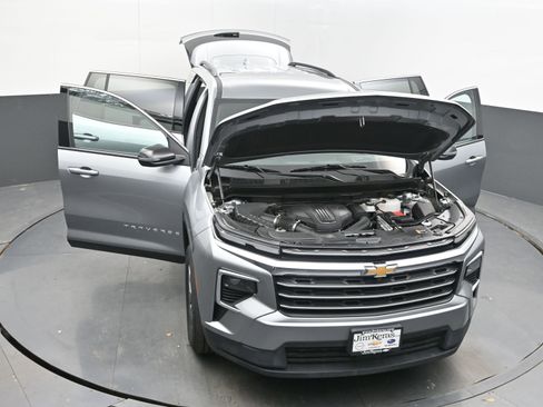 Used 2025 Chevrolet Traverse LT image 37