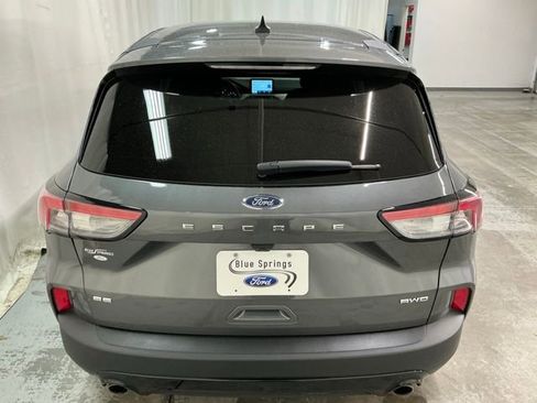 Used 2022 Ford Escape SE w/ SE Sport Appearance Package image 4
