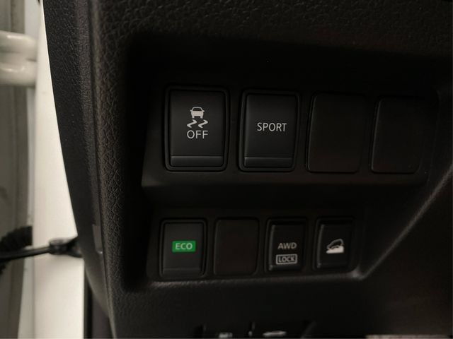 Used 2015 Nissan Rogue SV w/ SV Moonroof Package AWD/4WD image 23