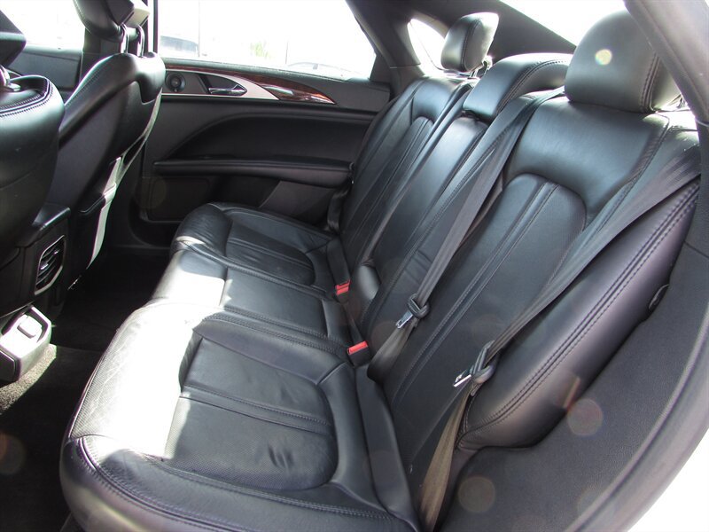 Used 2018 Lincoln MKZ Reserve FWD image 12