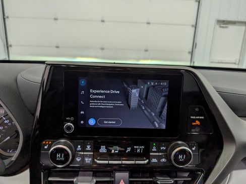 Used 2025 Toyota Highlander XLE image 23