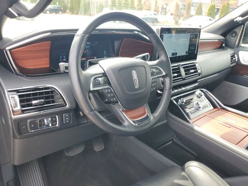 Used 2024 Lincoln Navigator Reserve image 13