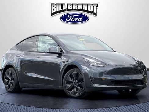 Used 2024 Tesla Model Y 2WD image 1