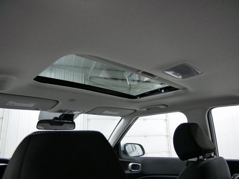 New 2025 Hyundai Venue SEL image 12