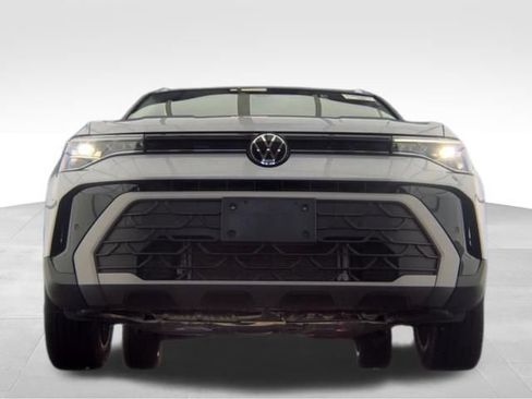 Used 2025 Volkswagen Taos SE AWD/4WD image 4