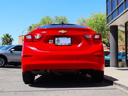 Used 2019 Chevrolet Cruze LS w/ LS Convenience Package FWD image 12