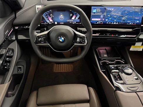 Used 2026 BMW 530i w/ Premium Package RWD image 27