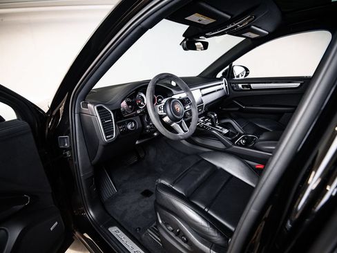 Certified 2023 Porsche Cayenne Platinum Edition AWD/4WD image 4