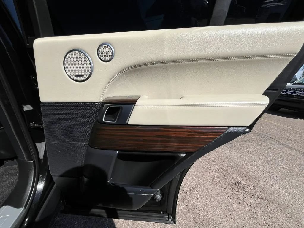 Used 2016 Land Rover Range Rover HSE AWD/4WD image 17