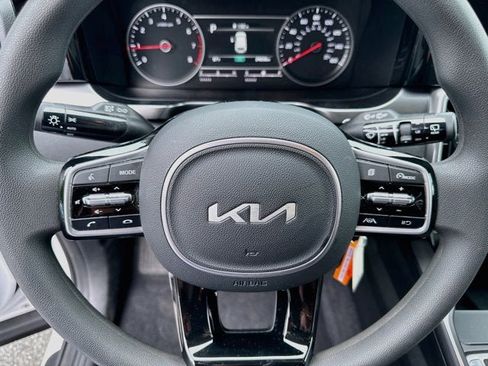 Certified 2023 Kia Sorento LX AWD/4WD image 11