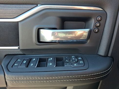 Used 2025 RAM 2500 Laramie AWD/4WD image 16