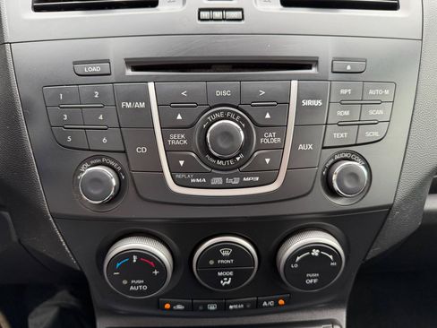 Used 2012 MAZDA MAZDA5 Touring w/ Moonroof & Audio Pkg FWD image 31