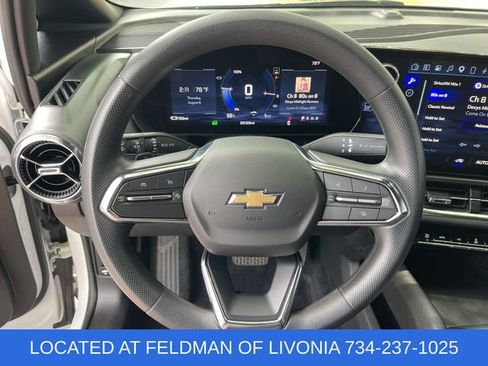 Used 2025 Chevrolet Equinox EV LT FWD image 11