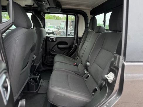 Used 2022 Jeep Gladiator Sport AWD/4WD image 12