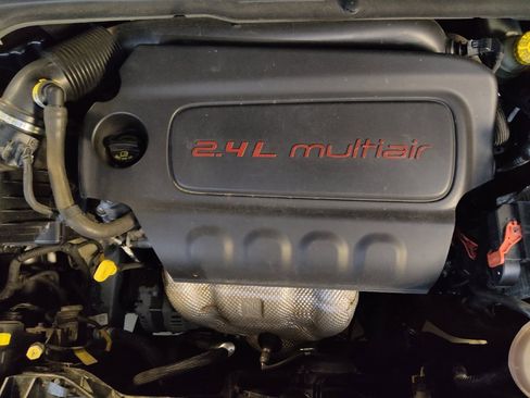 Used 2017 Jeep Renegade Latitude FWD image 30
