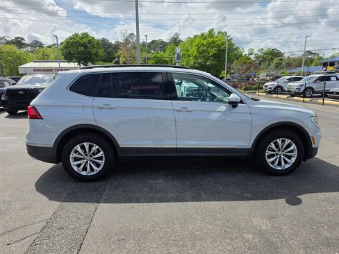 Used 2018 Volkswagen Tiguan SE w/ Panoramic Sunroof Package image 15