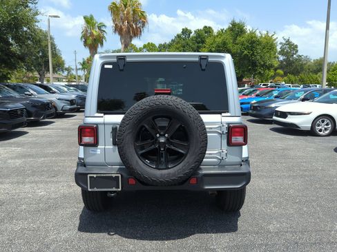Used 2022 Jeep Wrangler Unlimited Sahara AWD/4WD image 6