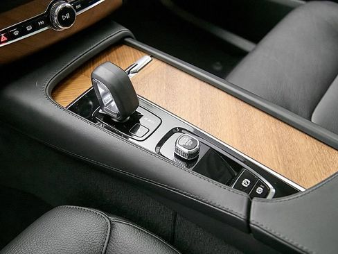Certified 2023 Volvo XC90 B6 Core w/ Protection Package Premier AWD/4WD image 16