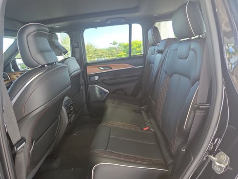 New 2025 Jeep Grand Cherokee Summit image 15