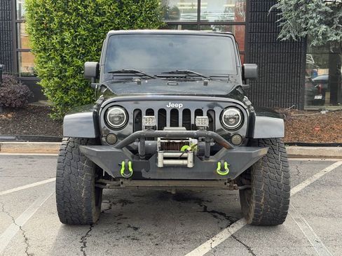 Used 2013 Jeep Wrangler Unlimited Sahara w/ Connectivity Group AWD/4WD image 3
