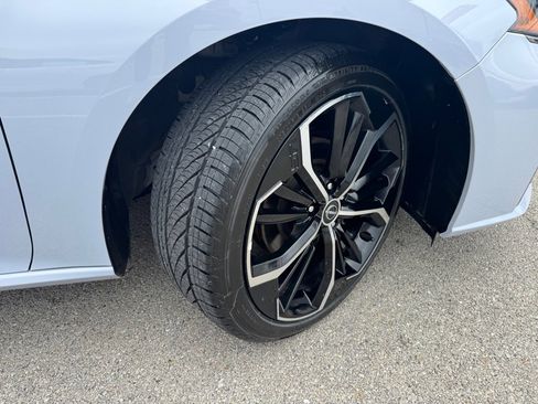 Used 2025 Nissan Altima 2.5 SR FWD image 12