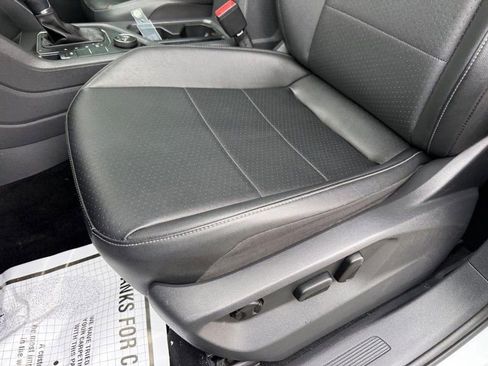 Used 2019 Volkswagen Tiguan SE w/ Panoramic Sunroof Package image 17