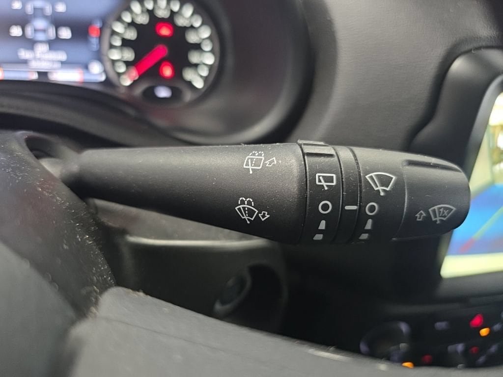 Used 2023 Jeep Renegade Latitude AWD/4WD image 29