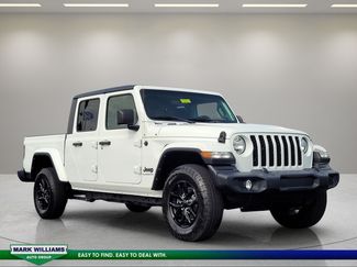Used 2021 Jeep Gladiator Sport AWD/4WD video 1