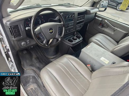 Used 2022 Chevrolet Express 2500 w/ Driver Convenience Package RWD image 4