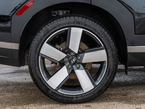 Certified 2025 Hyundai Santa Fe Limited image 9