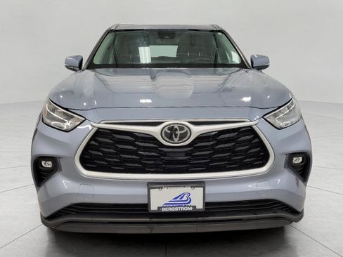 Used 2020 Toyota Highlander XLE image 14