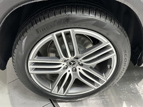Certified 2024 Mercedes-Benz GLS 450 4MATIC image 21