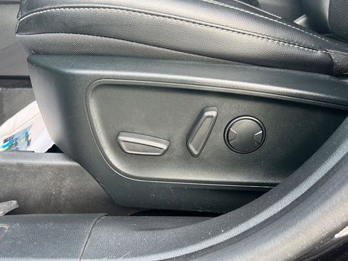 Used 2022 Ford Escape Titanium FWD image 21