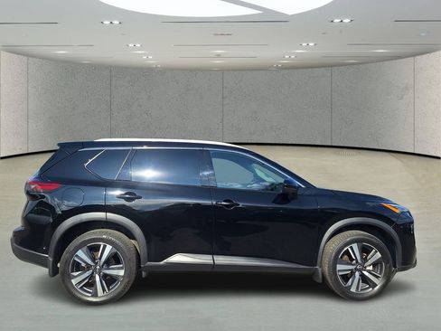 Used 2024 Nissan Rogue SL w/ SL Premium Package image 6