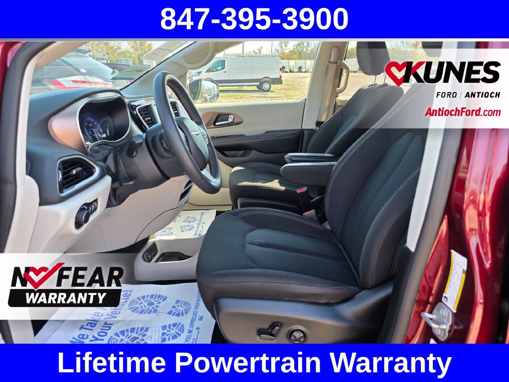 Used 2023 Chrysler Voyager LX FWD image 26