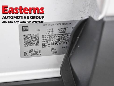 Used 2025 Chevrolet Trax LT FWD image 34