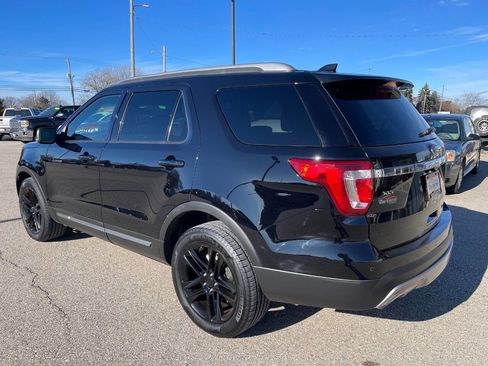 Used 2017 Ford Explorer XLT w/ Equipment Group 202A image 3