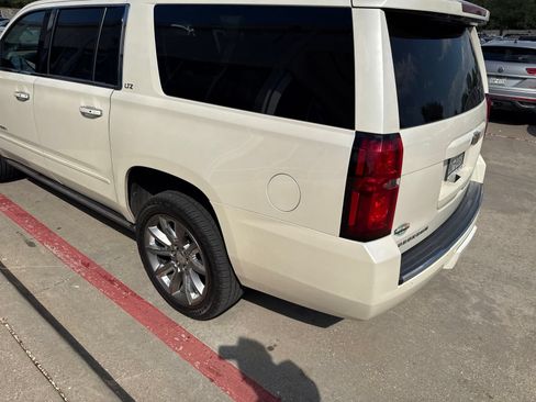 Used 2015 Chevrolet Suburban LTZ RWD image 7