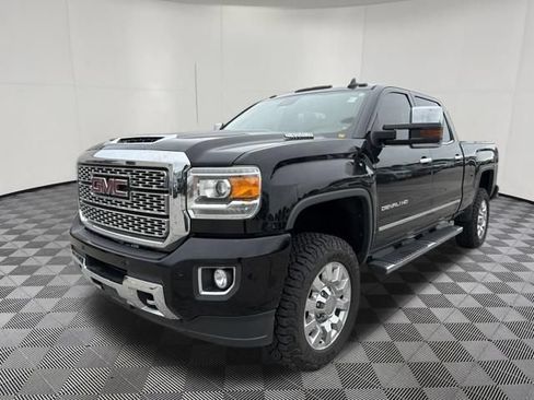 Used 2018 GMC Sierra 2500 Denali w/ Duramax Plus Package AWD/4WD image 12