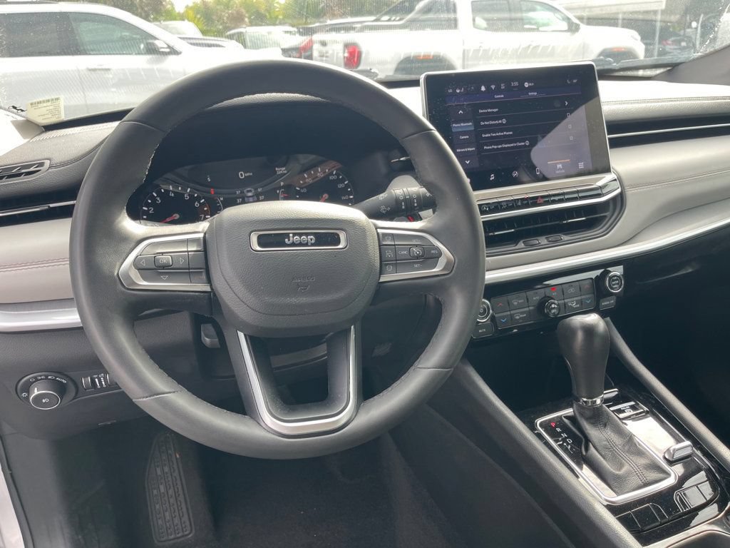 Used 2025 Jeep Compass Limited AWD/4WD image 14