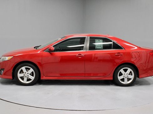 Used 2012 Toyota Camry SE FWD image 7