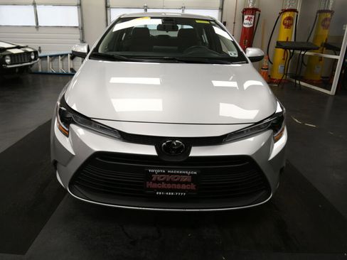 Used 2025 Toyota Corolla LE FWD image 3