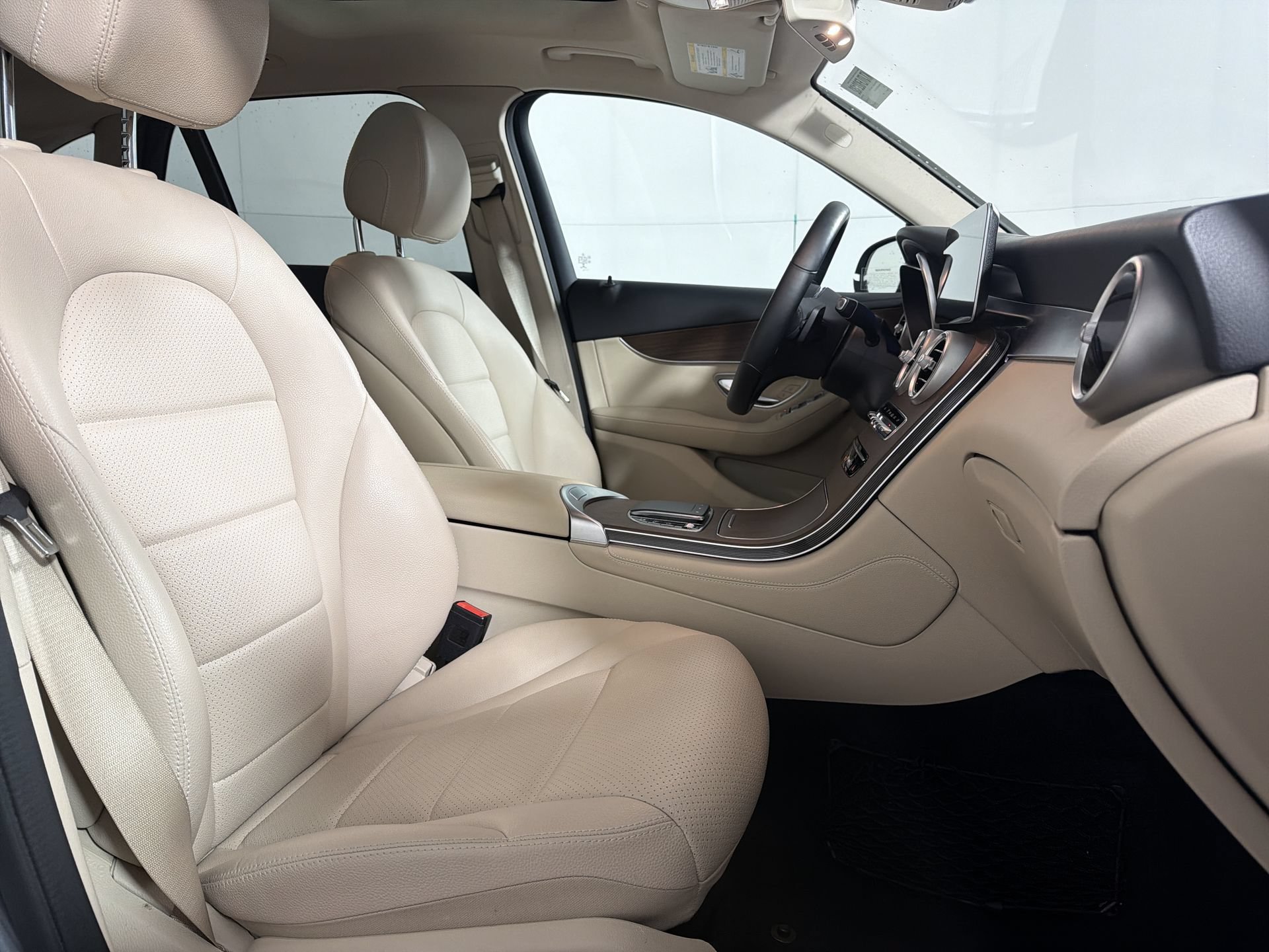 Used 2020 Mercedes-Benz GLC 300 4MATIC image 26