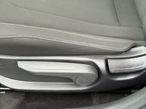 Used 2025 Hyundai Elantra SEL FWD image 14