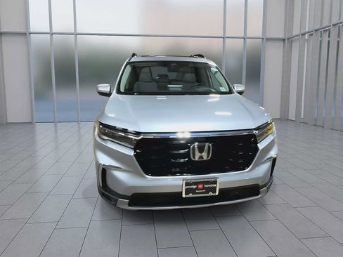 Used 2024 Honda Pilot Elite image 3