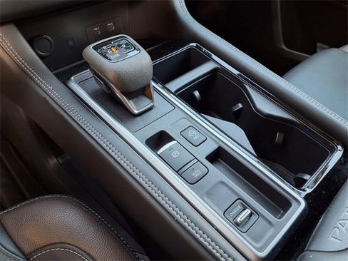 Certified 2024 Nissan Pathfinder Platinum image 9