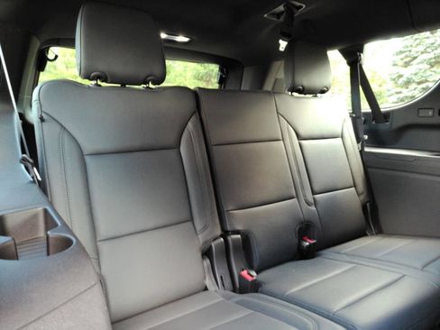 Used 2026 Chevrolet Suburban Z71 AWD/4WD image 22